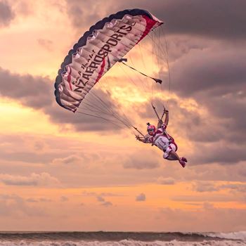 Progettazione divise, vela e materiale grafico per i campioni del mondo di Freefly