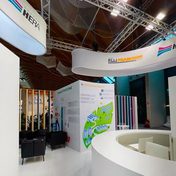 Progettazione grafica coordinata per automezzi, stand fieristici e materiale cartaceo